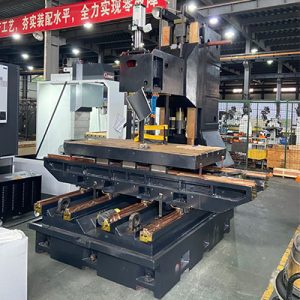 CNC milling machine with hardway